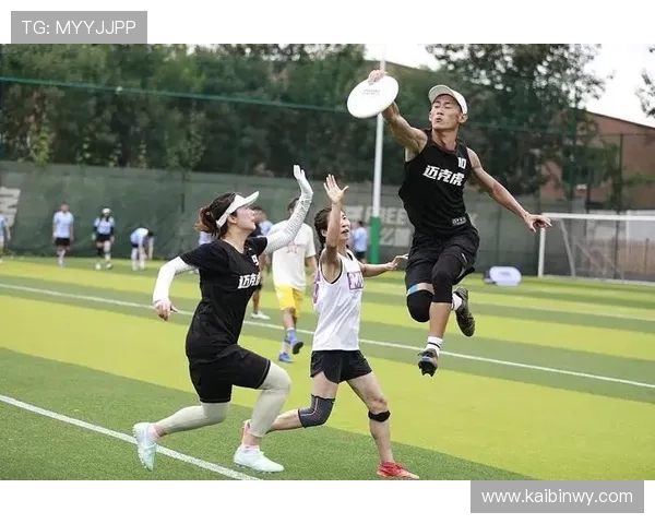 杭州飞盘队在滑板精英赛中以70分稳居积分榜首位